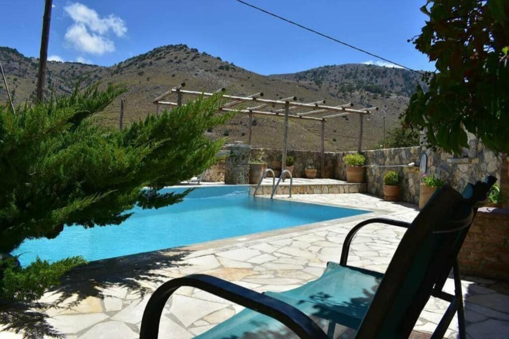 Traditional Villa With Pool In Sfakia Imbros Exterior foto